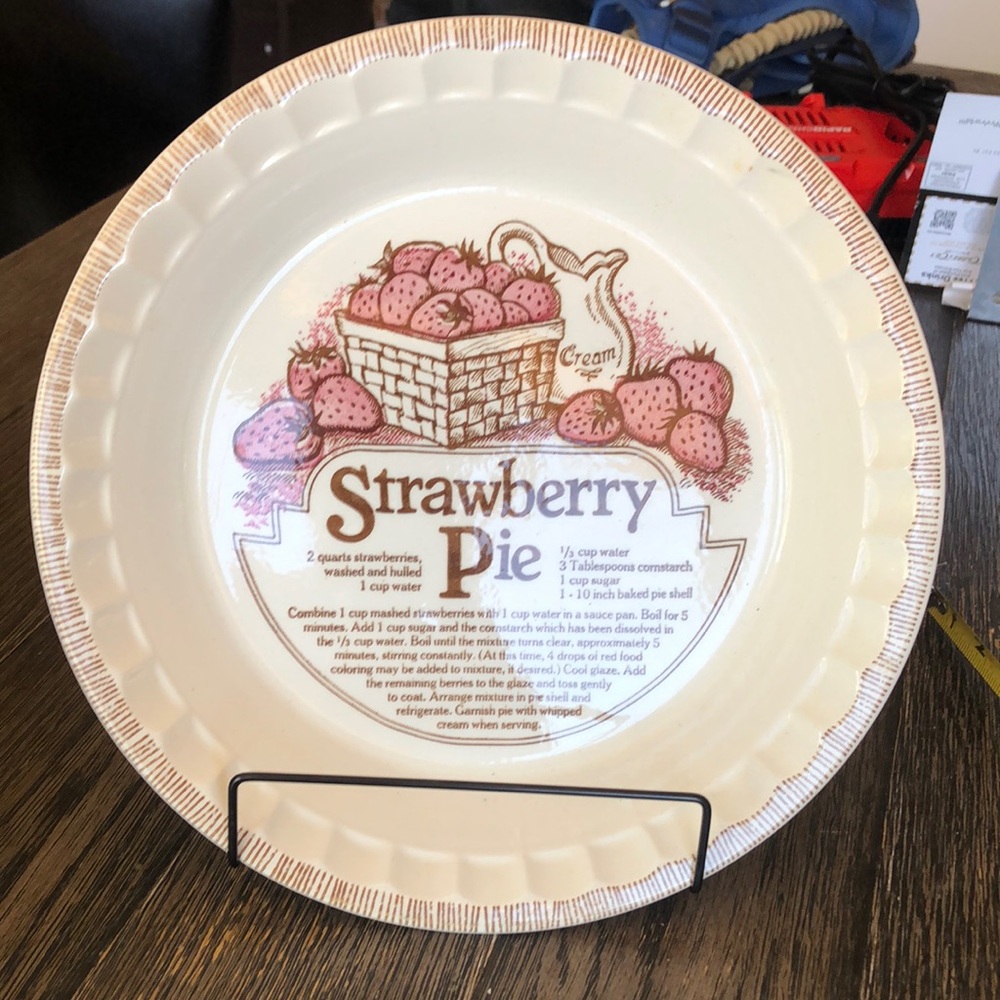 Vintage Royal China 11” Strawberry Pie Plate made in USA